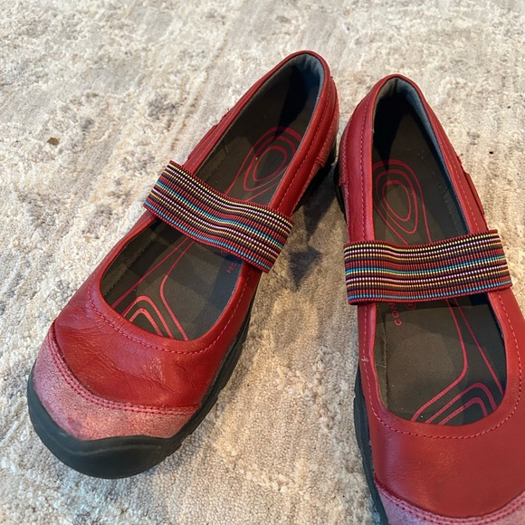 Keen Womens Rivington CNX Mary Jane Shoe Sz 8.5 Red Minimal SlipOn Flat Outdoor - Picture 2 of 7